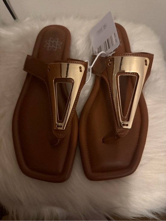 Serra Shoes - Women's Brown Thong Sandals with Gold Accent Size 10
